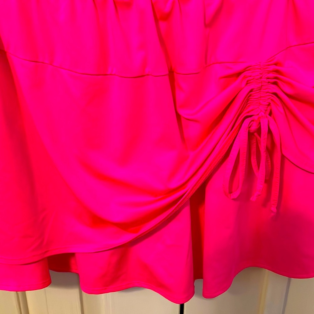 TAIL TENNIS SKIRT.  HOT PINK.  Size L.  Draped Front with Bow.